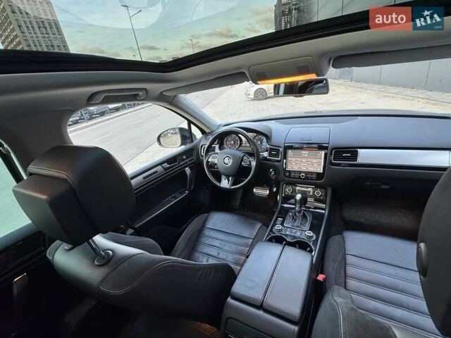 Чорний Фольксваген Туарег, об'ємом двигуна 3 л та пробігом 236 тис. км за 20750 $, фото 26 на Automoto.ua