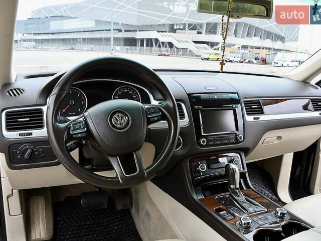 Черный Фольксваген Туарег, объемом двигателя 2.97 л и пробегом 275 тыс. км за 22000 $, фото 28 на Automoto.ua