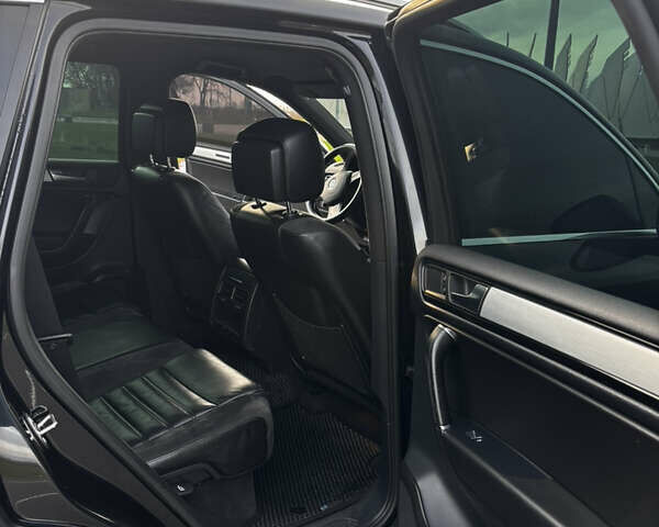 Чорний Фольксваген Туарег, об'ємом двигуна 2.97 л та пробігом 318 тис. км за 18500 $, фото 16 на Automoto.ua