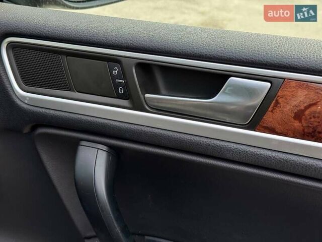 Черный Фольксваген Туарег, объемом двигателя 2.97 л и пробегом 349 тыс. км за 16500 $, фото 32 на Automoto.ua