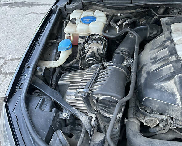 Черный Фольксваген Туарег, объемом двигателя 2.97 л и пробегом 230 тыс. км за 14500 $, фото 40 на Automoto.ua