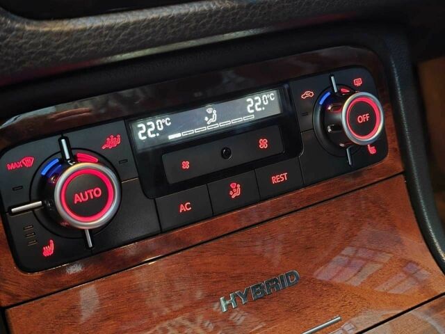 Чорний Фольксваген Туарег, об'ємом двигуна 3 л та пробігом 180 тис. км за 14499 $, фото 9 на Automoto.ua