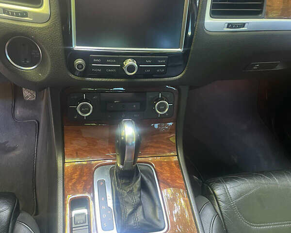 Черный Фольксваген Туарег, объемом двигателя 2.97 л и пробегом 329 тыс. км за 17999 $, фото 17 на Automoto.ua