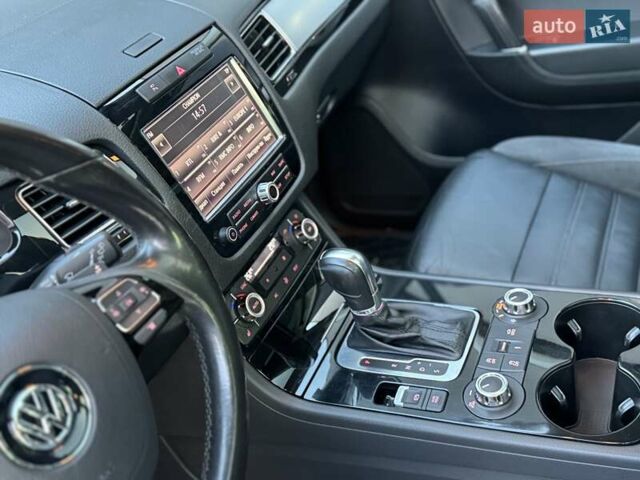Чорний Фольксваген Туарег, об'ємом двигуна 3 л та пробігом 236 тис. км за 20750 $, фото 12 на Automoto.ua