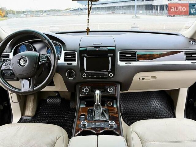 Черный Фольксваген Туарег, объемом двигателя 2.97 л и пробегом 275 тыс. км за 22000 $, фото 23 на Automoto.ua