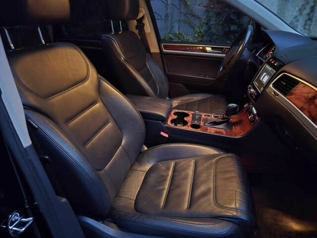 Чорний Фольксваген Туарег, об'ємом двигуна 3 л та пробігом 180 тис. км за 14499 $, фото 20 на Automoto.ua