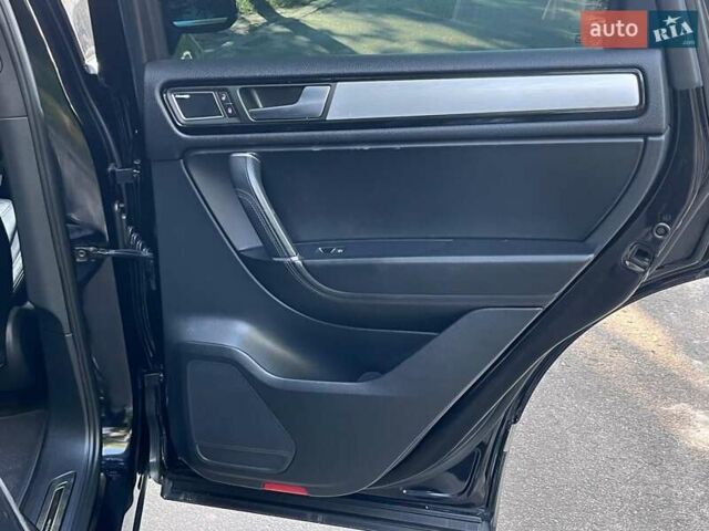 Чорний Фольксваген Туарег, об'ємом двигуна 4.2 л та пробігом 255 тис. км за 28440 $, фото 26 на Automoto.ua