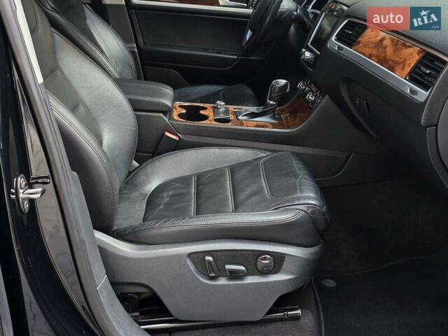 Чорний Фольксваген Туарег, об'ємом двигуна 3 л та пробігом 180 тис. км за 15499 $, фото 44 на Automoto.ua