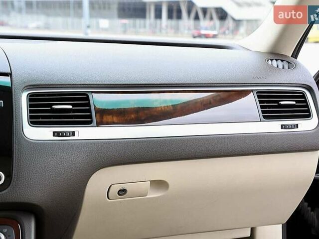 Черный Фольксваген Туарег, объемом двигателя 2.97 л и пробегом 275 тыс. км за 22000 $, фото 26 на Automoto.ua