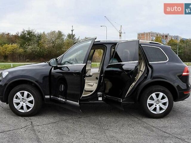 Черный Фольксваген Туарег, объемом двигателя 2.97 л и пробегом 275 тыс. км за 22000 $, фото 14 на Automoto.ua