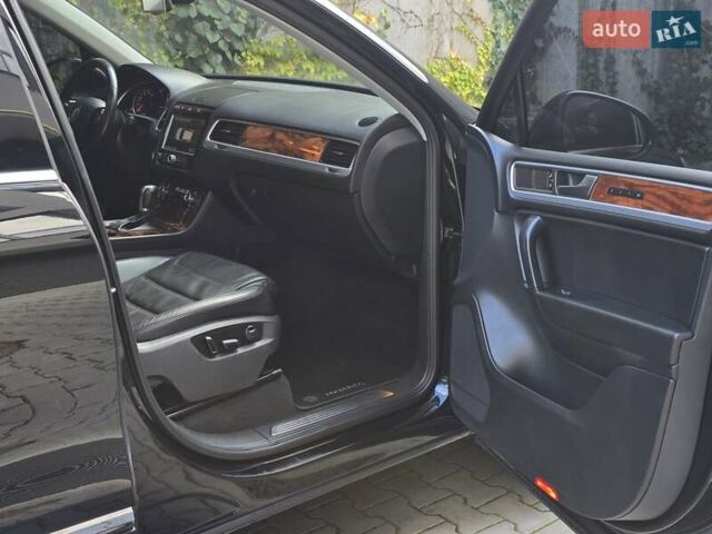 Черный Фольксваген Туарег, объемом двигателя 3 л и пробегом 180 тыс. км за 15499 $, фото 44 на Automoto.ua