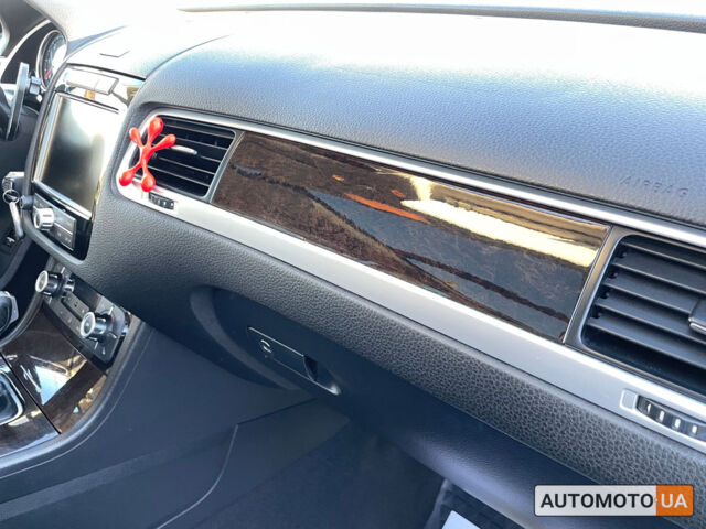 Черный Фольксваген Туарег, объемом двигателя 3 л и пробегом 235 тыс. км за 19999 $, фото 27 на Automoto.ua