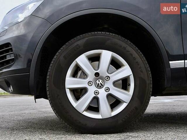 Черный Фольксваген Туарег, объемом двигателя 2.97 л и пробегом 275 тыс. км за 22000 $, фото 13 на Automoto.ua