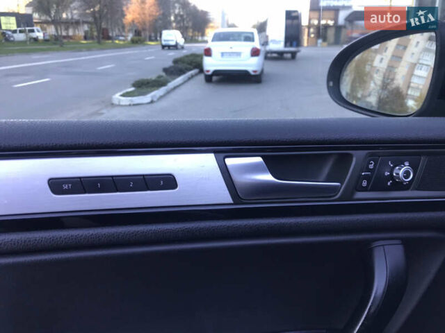 Чорний Фольксваген Туарег, об'ємом двигуна 2.97 л та пробігом 275 тис. км за 21300 $, фото 26 на Automoto.ua