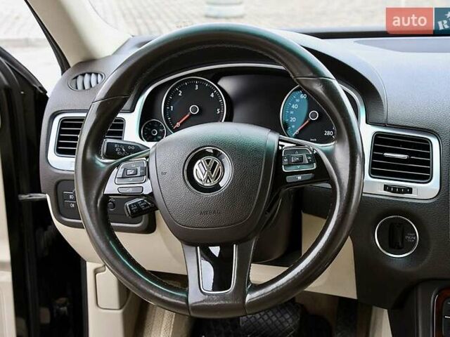 Черный Фольксваген Туарег, объемом двигателя 2.97 л и пробегом 275 тыс. км за 22000 $, фото 27 на Automoto.ua