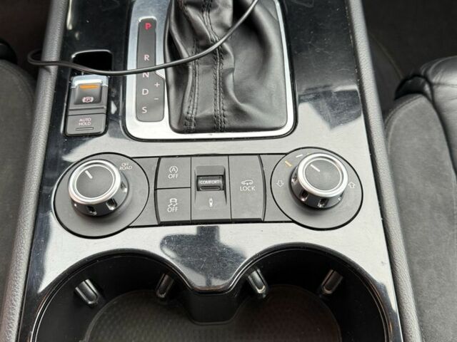 Черный Фольксваген Туарег, объемом двигателя 3 л и пробегом 235 тыс. км за 16700 $, фото 11 на Automoto.ua