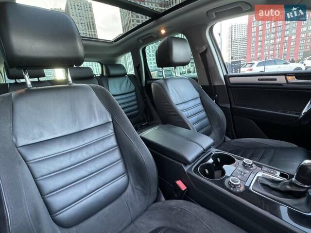 Чорний Фольксваген Туарег, об'ємом двигуна 3 л та пробігом 236 тис. км за 20750 $, фото 17 на Automoto.ua