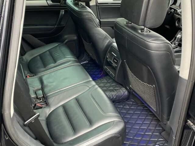 Чорний Фольксваген Туарег, об'ємом двигуна 3 л та пробігом 311 тис. км за 17000 $, фото 4 на Automoto.ua