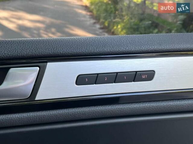 Чорний Фольксваген Туарег, об'ємом двигуна 4.2 л та пробігом 255 тис. км за 28440 $, фото 23 на Automoto.ua