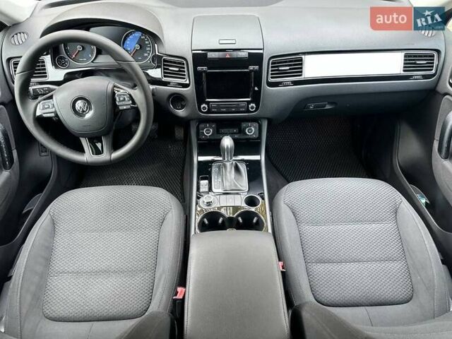 Чорний Фольксваген Туарег, об'ємом двигуна 3 л та пробігом 210 тис. км за 16500 $, фото 12 на Automoto.ua