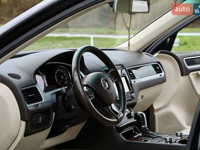 Черный Фольксваген Туарег, объемом двигателя 2.97 л и пробегом 275 тыс. км за 22000 $, фото 16 на Automoto.ua