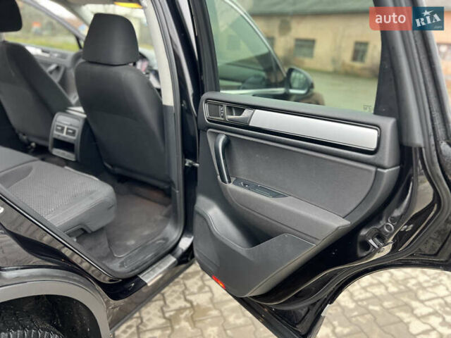 Черный Фольксваген Туарег, объемом двигателя 3 л и пробегом 159 тыс. км за 17500 $, фото 27 на Automoto.ua