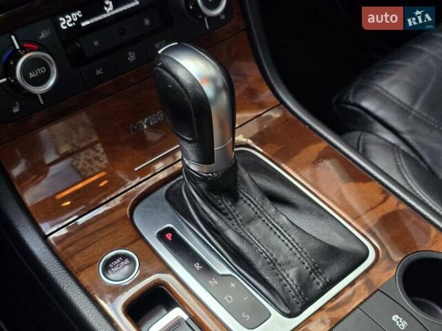 Чорний Фольксваген Туарег, об'ємом двигуна 3 л та пробігом 180 тис. км за 15499 $, фото 35 на Automoto.ua