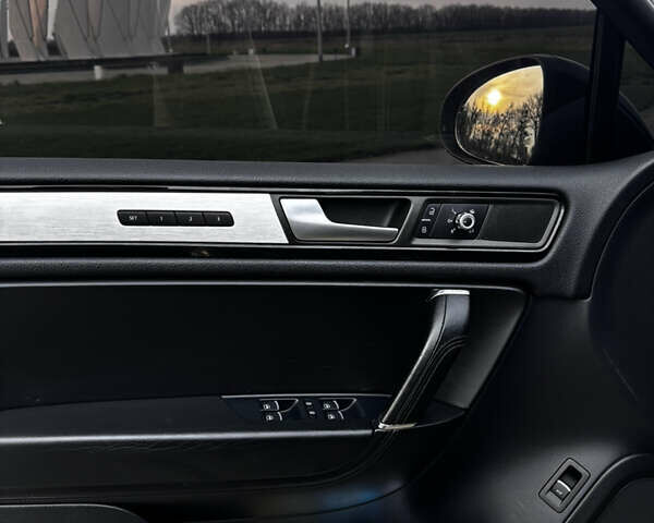 Чорний Фольксваген Туарег, об'ємом двигуна 2.97 л та пробігом 318 тис. км за 18500 $, фото 9 на Automoto.ua