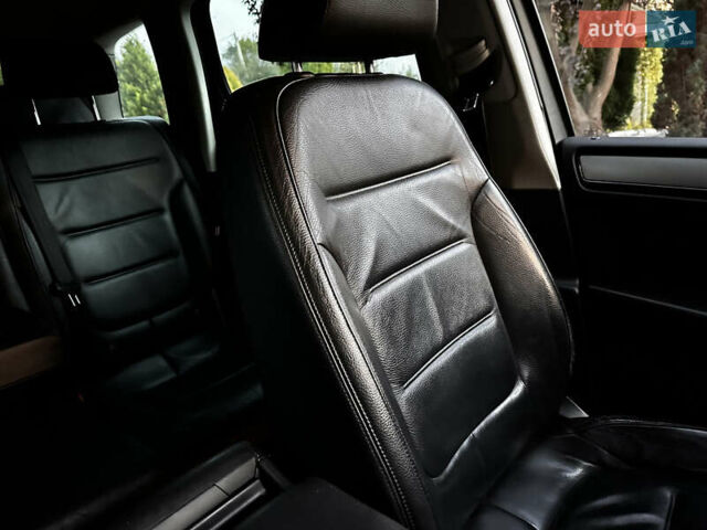 Черный Фольксваген Туарег, объемом двигателя 3 л и пробегом 310 тыс. км за 16500 $, фото 27 на Automoto.ua