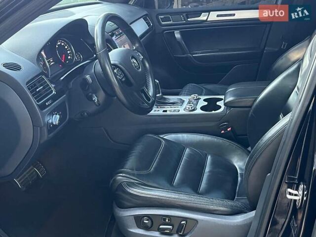 Чорний Фольксваген Туарег, об'ємом двигуна 4.2 л та пробігом 255 тис. км за 28440 $, фото 34 на Automoto.ua