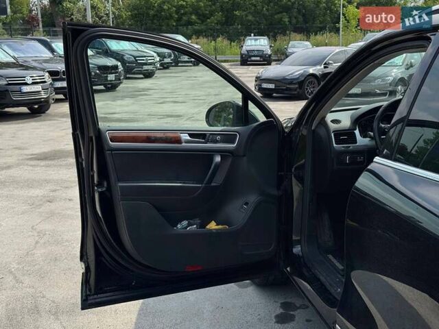 Черный Фольксваген Туарег, объемом двигателя 2.97 л и пробегом 349 тыс. км за 16500 $, фото 18 на Automoto.ua