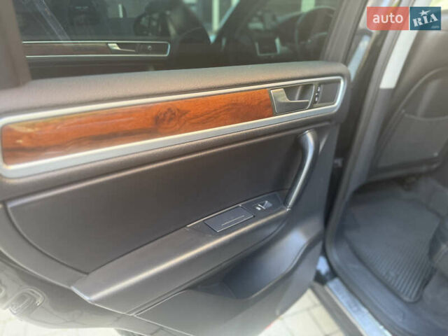 Черный Фольксваген Туарег, объемом двигателя 2.97 л и пробегом 280 тыс. км за 17500 $, фото 18 на Automoto.ua