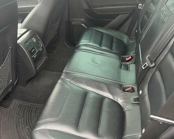 Черный Фольксваген Туарег, объемом двигателя 2.97 л и пробегом 350 тыс. км за 15799 $, фото 9 на Automoto.ua