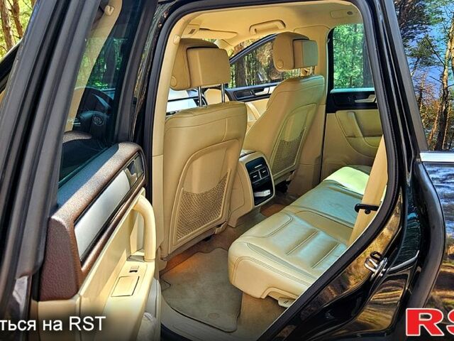 Черный Фольксваген Туарег, объемом двигателя 3 л и пробегом 350 тыс. км за 18500 $, фото 4 на Automoto.ua