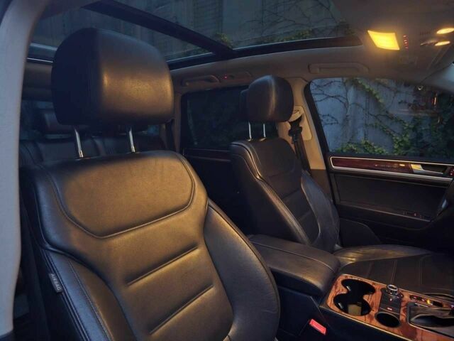 Чорний Фольксваген Туарег, об'ємом двигуна 3 л та пробігом 180 тис. км за 14499 $, фото 21 на Automoto.ua