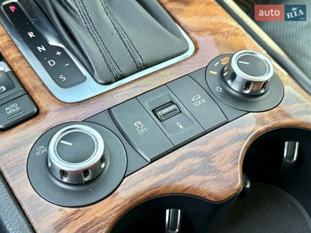 Черный Фольксваген Туарег, объемом двигателя 2.97 л и пробегом 288 тыс. км за 14500 $, фото 17 на Automoto.ua