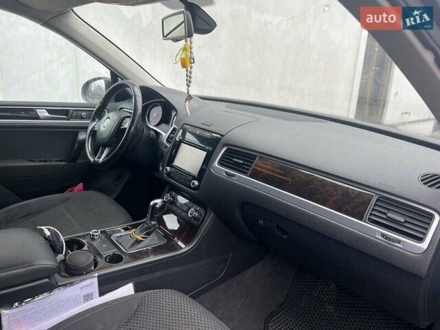 Чорний Фольксваген Туарег, об'ємом двигуна 2.97 л та пробігом 406 тис. км за 16000 $, фото 3 на Automoto.ua