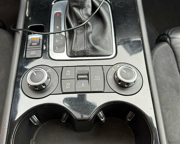 Черный Фольксваген Туарег, объемом двигателя 2.97 л и пробегом 236 тыс. км за 16700 $, фото 11 на Automoto.ua