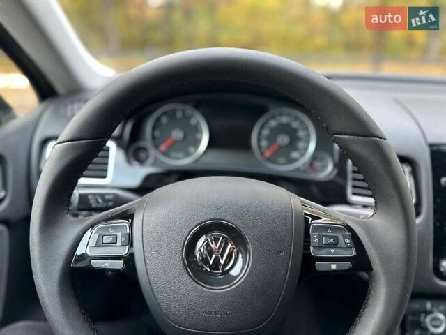 Чорний Фольксваген Туарег, об'ємом двигуна 3 л та пробігом 210 тис. км за 16500 $, фото 9 на Automoto.ua