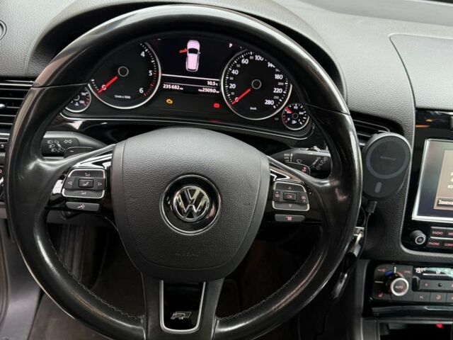 Черный Фольксваген Туарег, объемом двигателя 3 л и пробегом 235 тыс. км за 16700 $, фото 9 на Automoto.ua