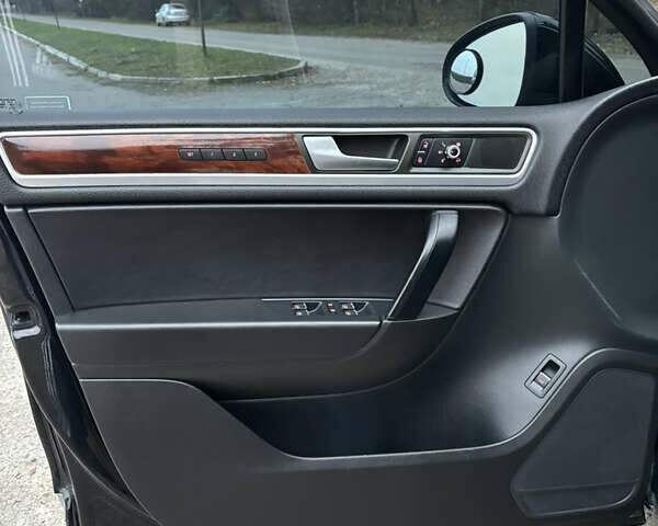 Черный Фольксваген Туарег, объемом двигателя 3 л и пробегом 216 тыс. км за 19500 $, фото 12 на Automoto.ua