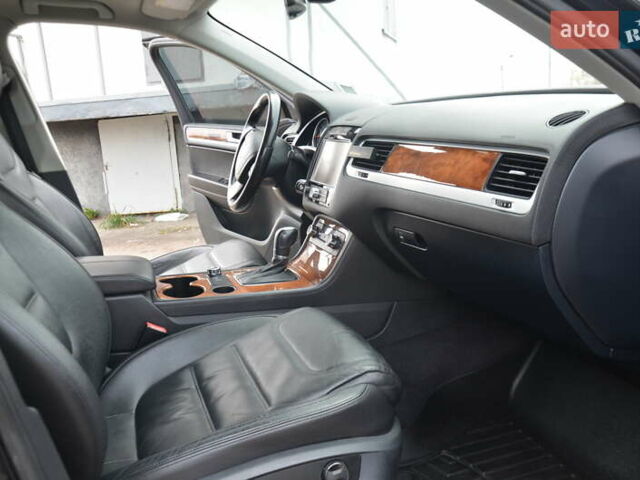 Черный Фольксваген Туарег, объемом двигателя 2.97 л и пробегом 267 тыс. км за 16450 $, фото 61 на Automoto.ua