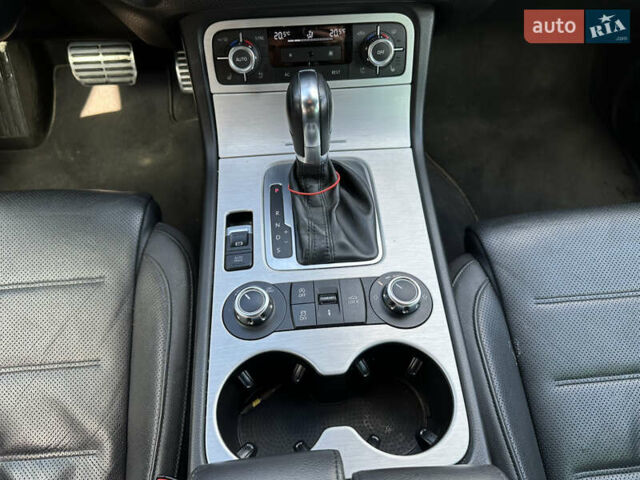 Чорний Фольксваген Туарег, об'ємом двигуна 2.97 л та пробігом 318 тис. км за 17300 $, фото 12 на Automoto.ua