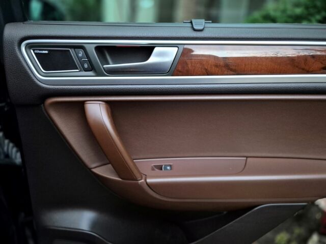 Черный Фольксваген Туарег, объемом двигателя 3 л и пробегом 250 тыс. км за 17300 $, фото 13 на Automoto.ua