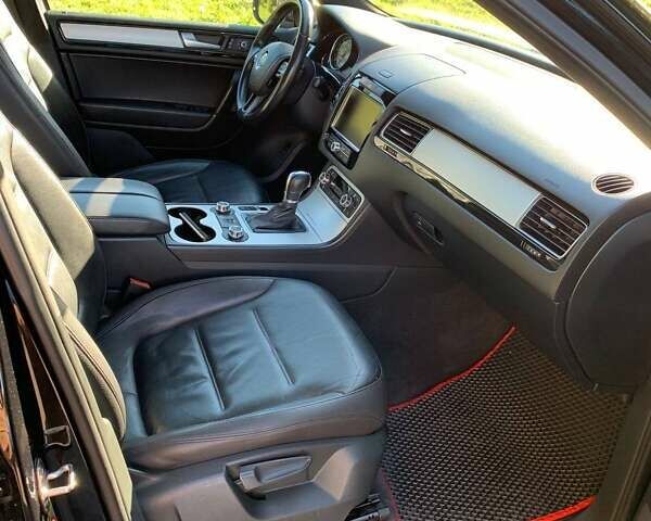 Черный Фольксваген Туарег, объемом двигателя 3 л и пробегом 279 тыс. км за 19000 $, фото 9 на Automoto.ua