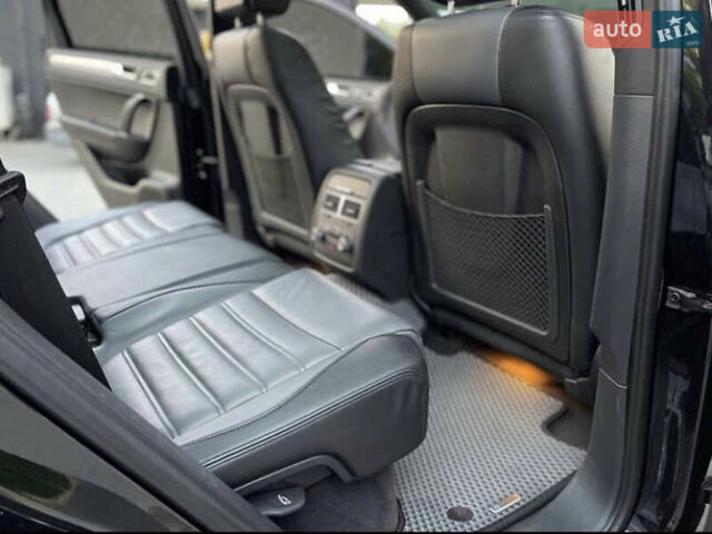 Чорний Фольксваген Туарег, об'ємом двигуна 4.13 л та пробігом 215 тис. км за 25000 $, фото 9 на Automoto.ua