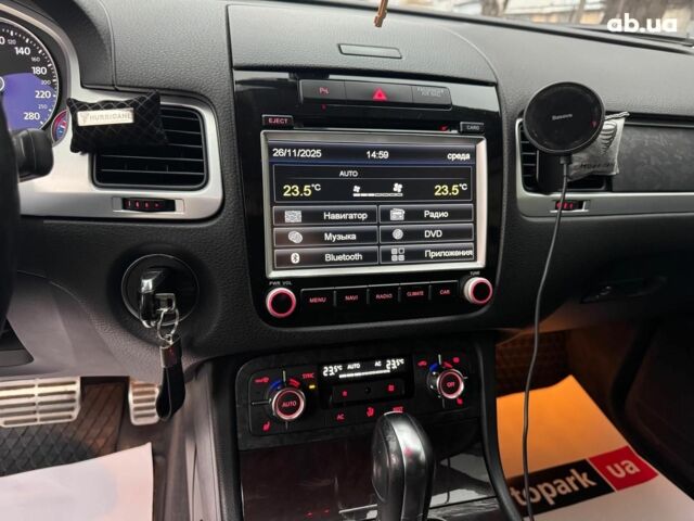 Черный Фольксваген Туарег, объемом двигателя 3 л и пробегом 308 тыс. км за 16490 $, фото 23 на Automoto.ua