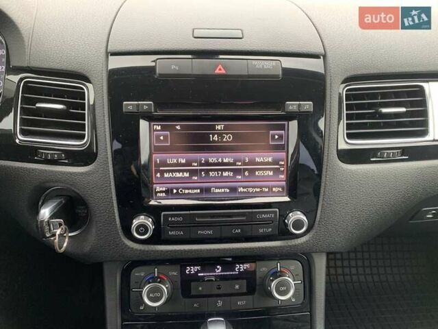 Черный Фольксваген Туарег, объемом двигателя 2.97 л и пробегом 198 тыс. км за 18000 $, фото 26 на Automoto.ua