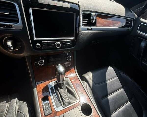 Черный Фольксваген Туарег, объемом двигателя 2.97 л и пробегом 273 тыс. км за 19300 $, фото 7 на Automoto.ua