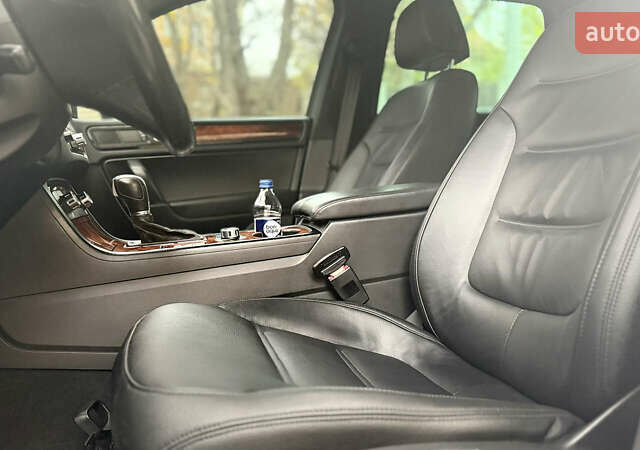 Черный Фольксваген Туарег, объемом двигателя 3 л и пробегом 220 тыс. км за 19700 $, фото 20 на Automoto.ua